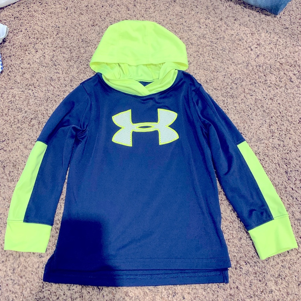 Boys Under Armour L/s hooded shirt